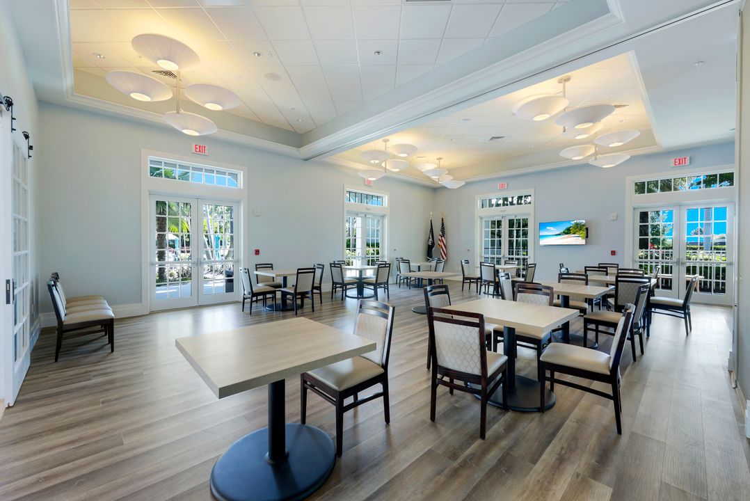 14863 Edgewater Cir, Naples, FL 34114