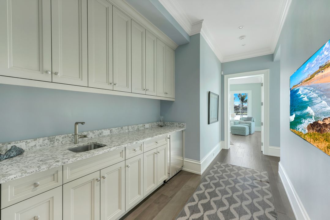 350 Springline Dr, Naples, FL 34102