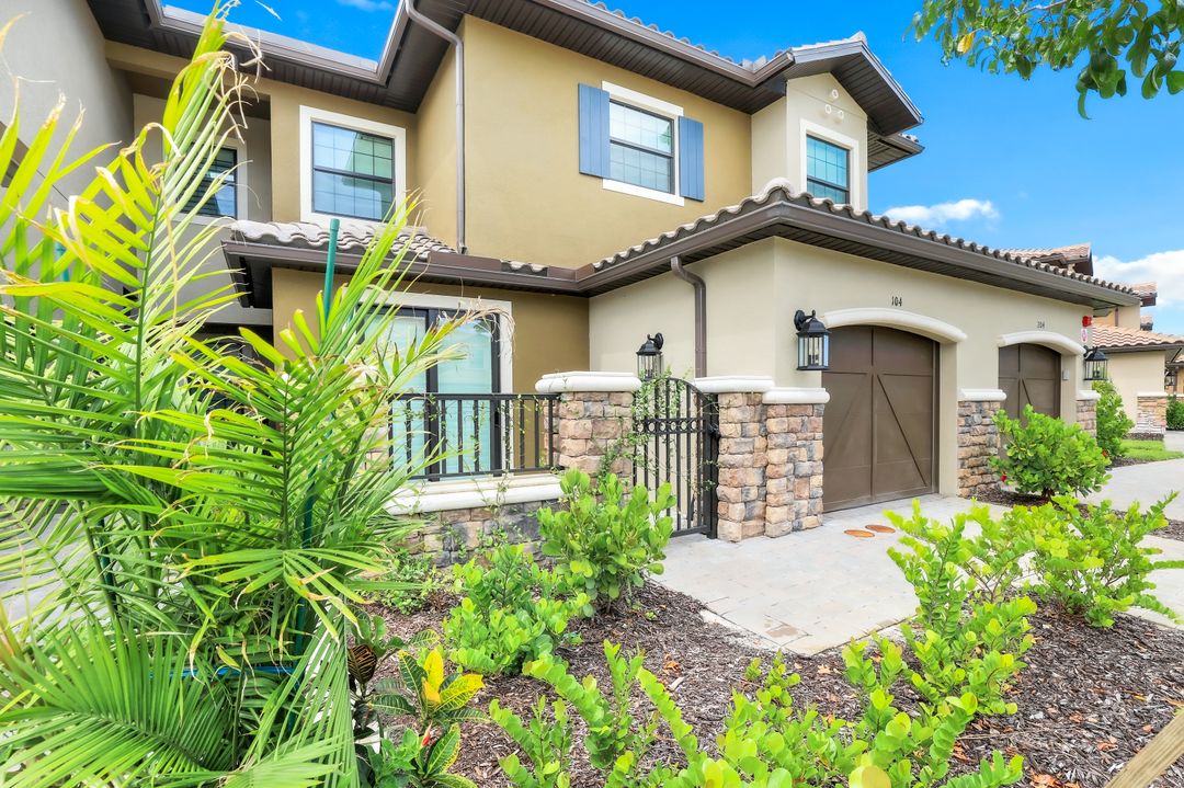 15336 Lucerna St #104, Naples, FL 34114