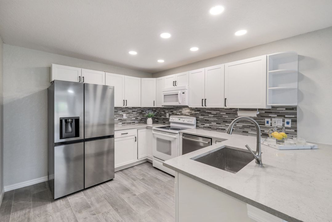 66 Emerald Woods Dr #H7, Naples, FL 34108