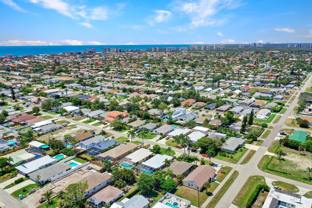 688 94th Ave N, Naples, FL 34108