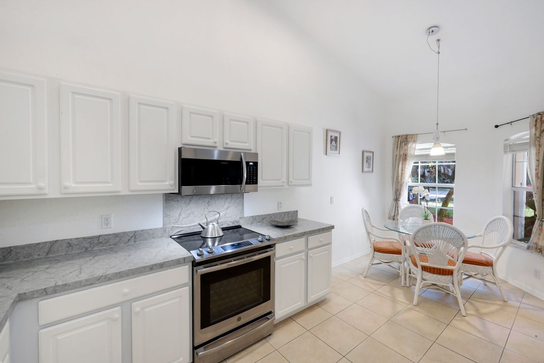 7755 Berkshire Pines Dr, Naples, FL 34104