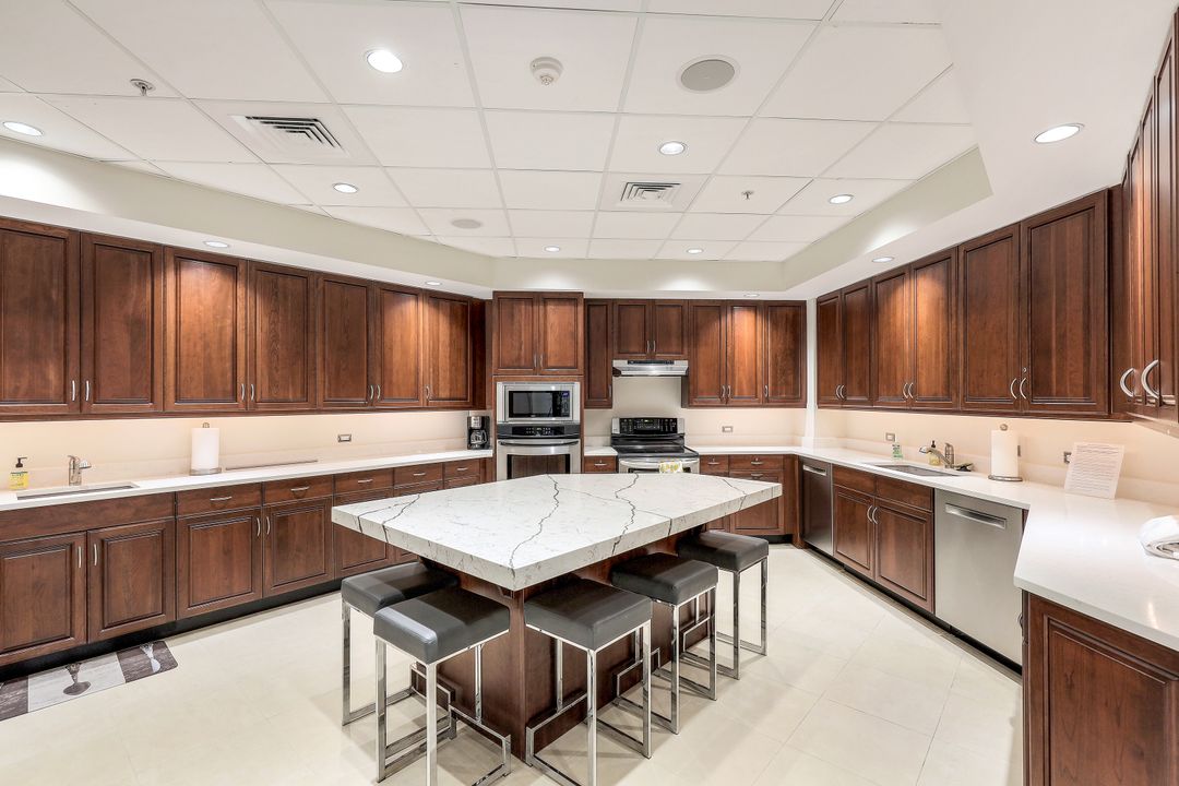 4551 Gulf Shore Blvd N #1003, Naples, FL 34103