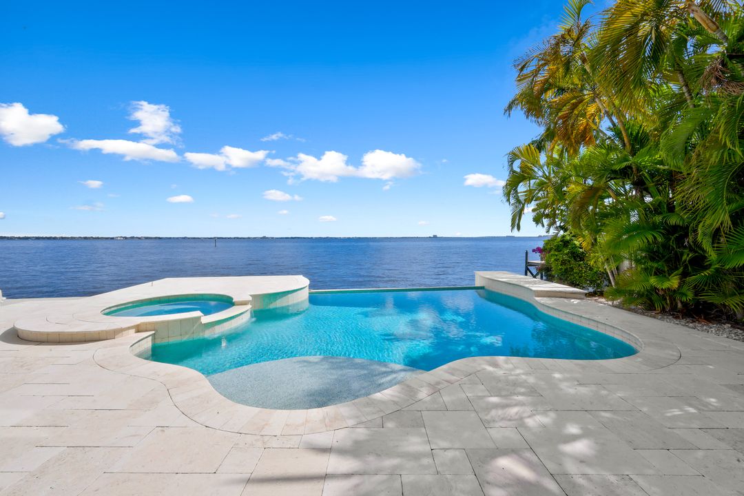 2302 SE 28th St, Cape Coral, FL 33904