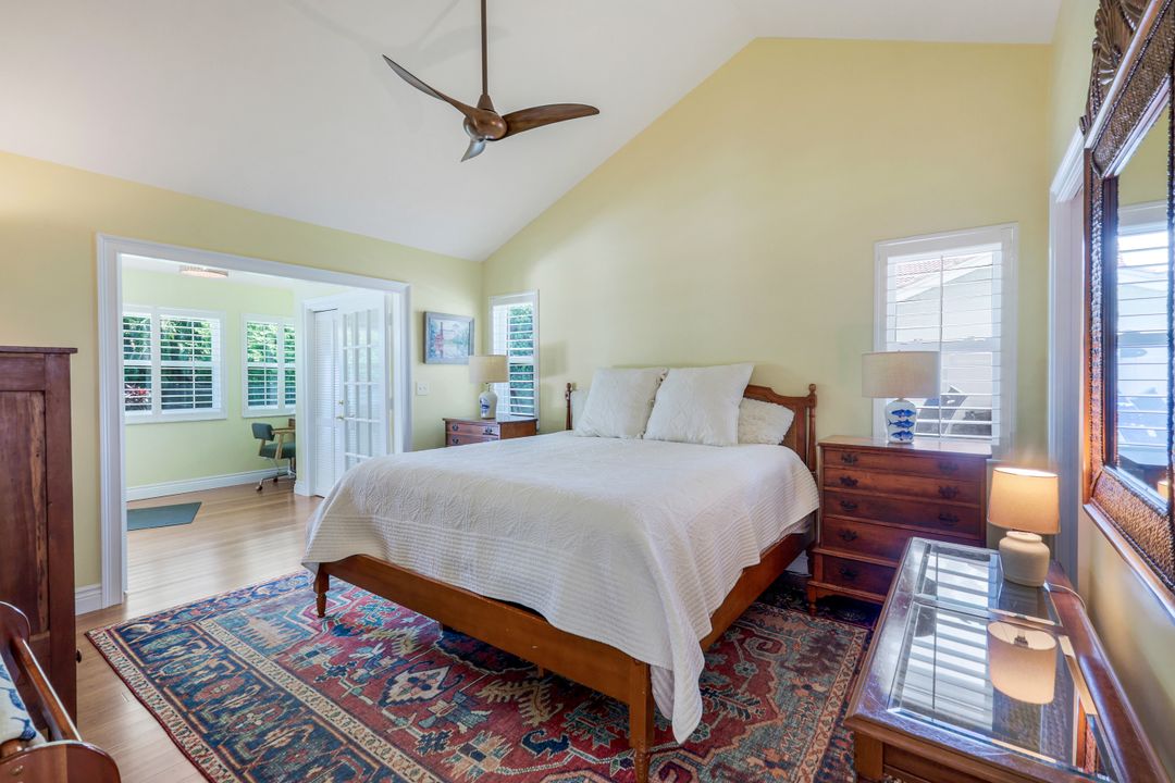 2319 Queens Way, Naples, FL 34112