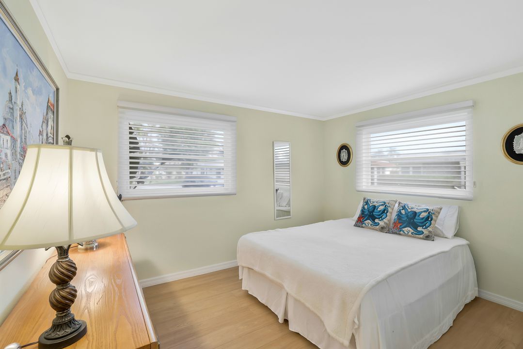 9 Hackney Ln, Naples, FL 34112