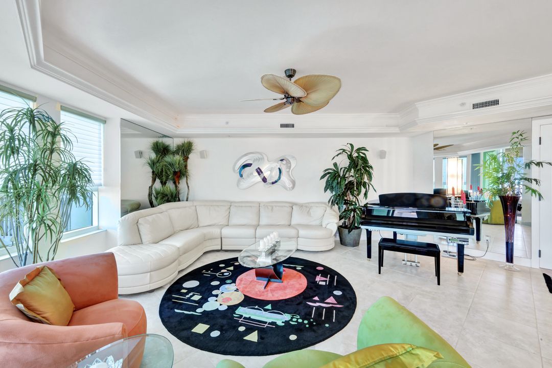 285 Grande Way #1601, Naples, FL 34110