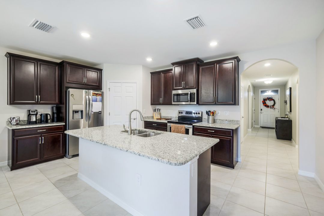 3070 Birchin Ln, Fort Myers, FL 33916