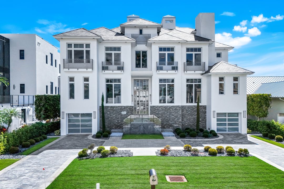 260 Channel Dr, Naples, FL 34108