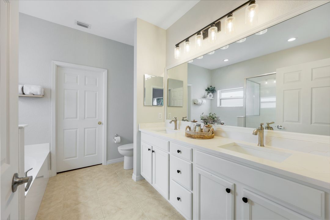 9764 Mendocino Dr, Fort Myers, FL 33919