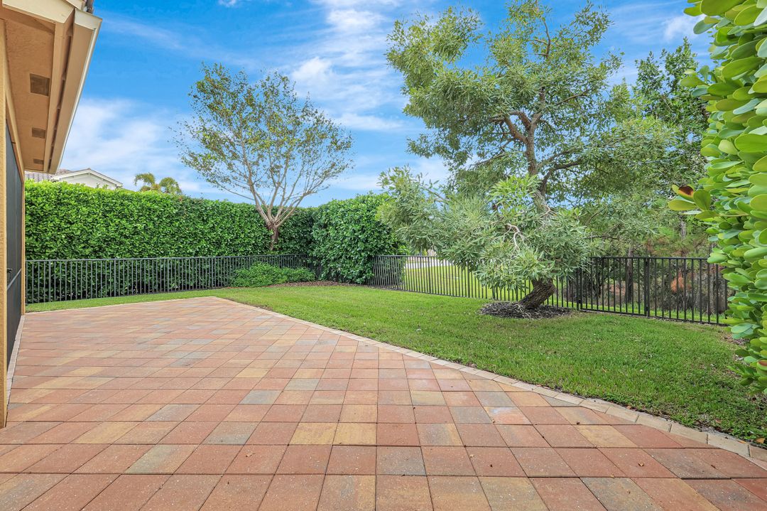 3430 Tigris Ln, Naples, FL 34119