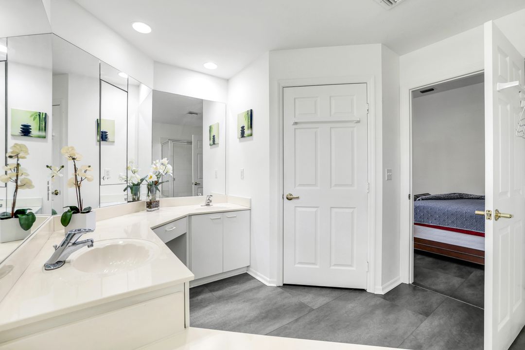 178 Vintage Cir # M-202, Naples, FL 34119