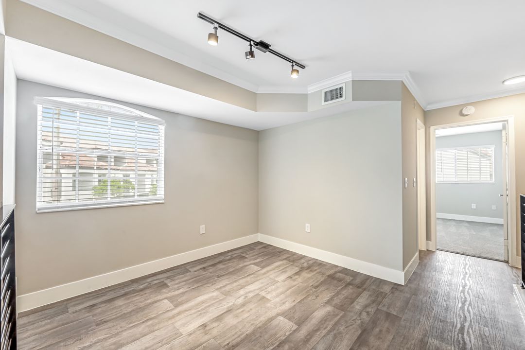 19680 E Country Club Dr, Miami, FL 33180