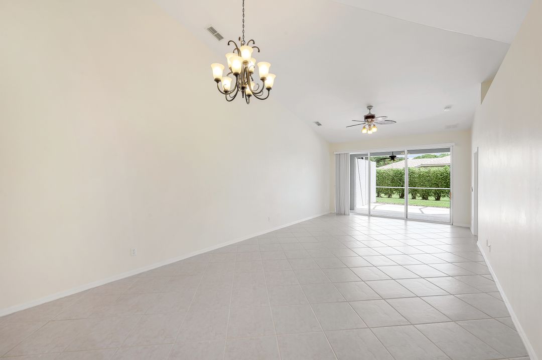 6596 Castlelawn Pl, Naples, FL 34113