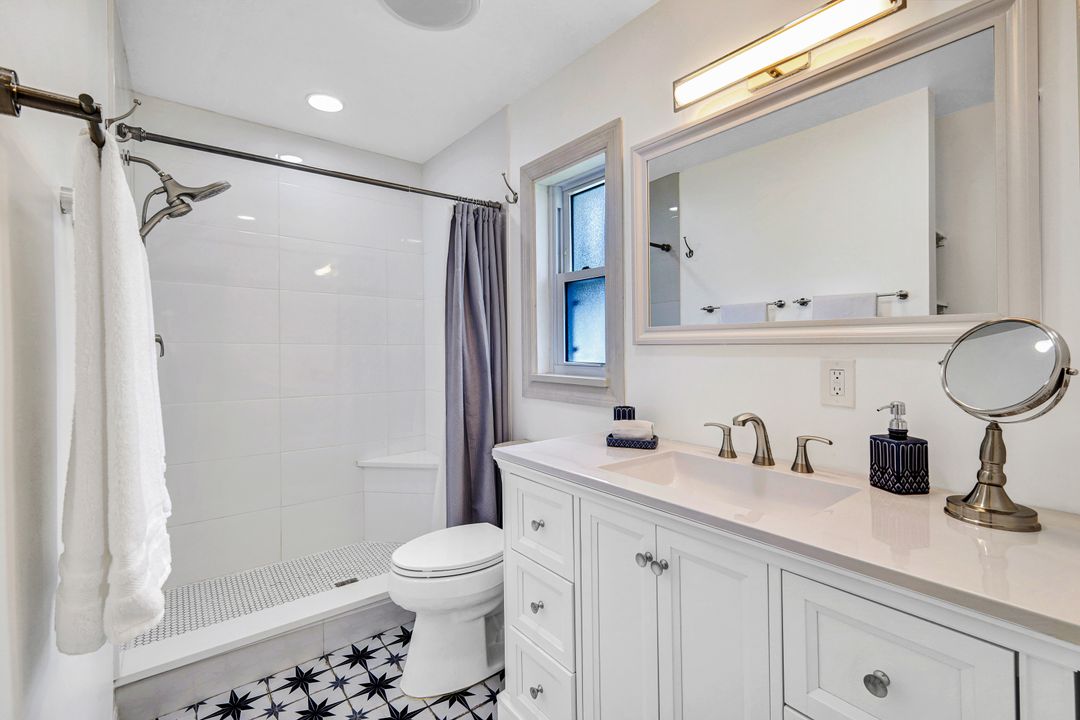 576 93rd Ave N, Naples, FL 34108