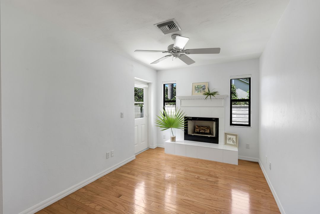 1924 Empress Ct, Naples, FL 34110