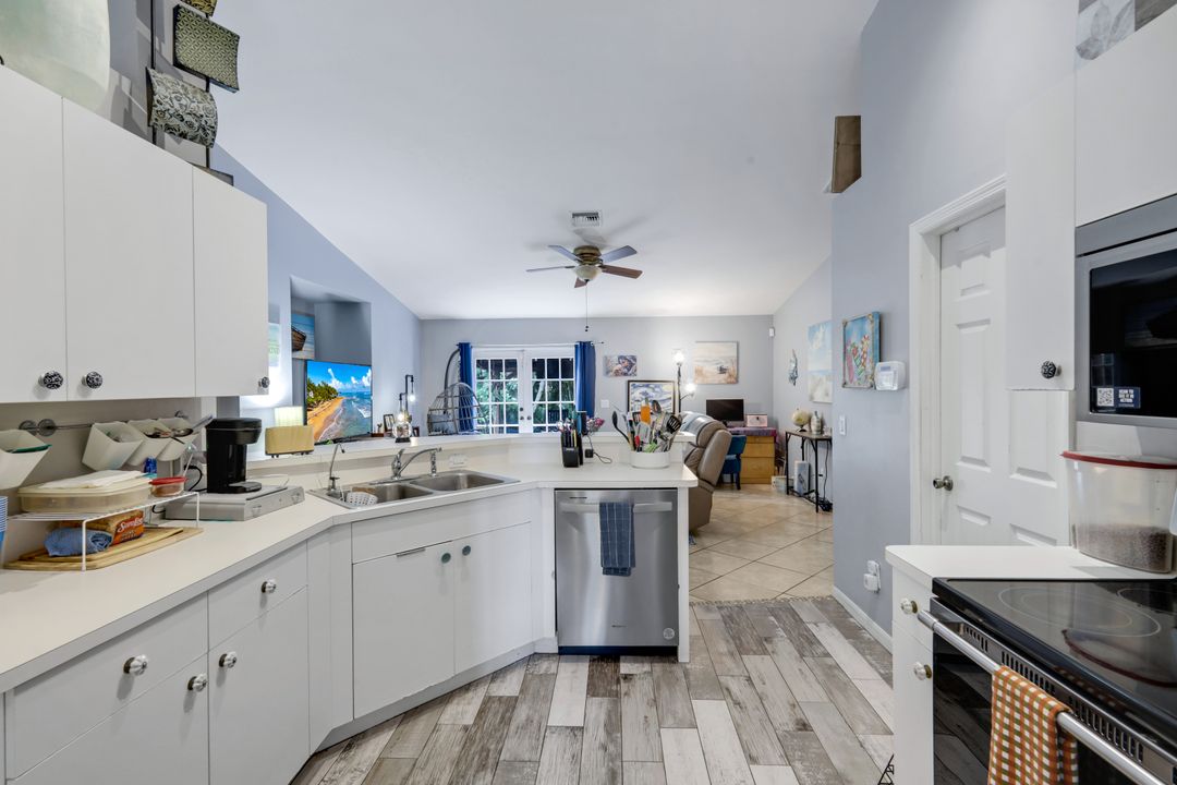 1006 SW 9th Ave, Cape Coral, FL 33991
