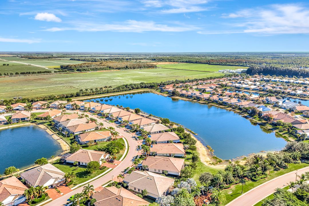 14863 Edgewater Cir, Naples, FL 34114