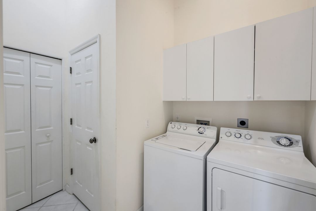 1660 Windy Pines Dr #4, Naples, FL 34112