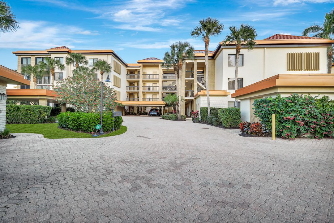 6820 Pelican Bay Blvd #133, Naples, FL 34108