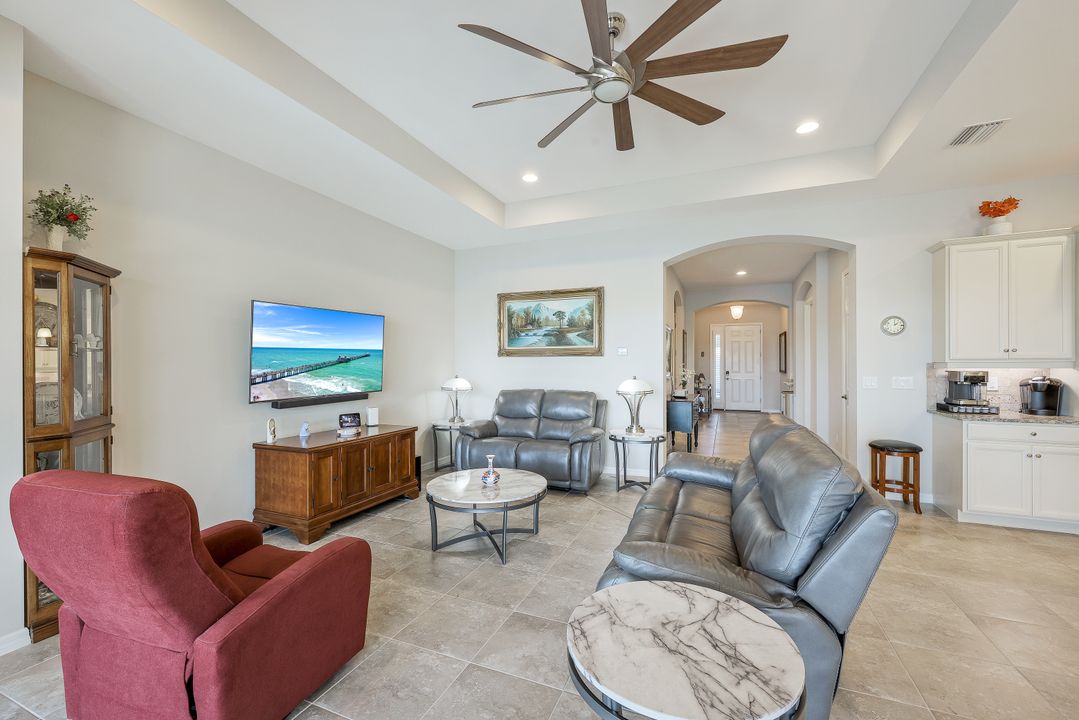 2892 Sunset Pointe Cir, Cape Coral, FL 33914