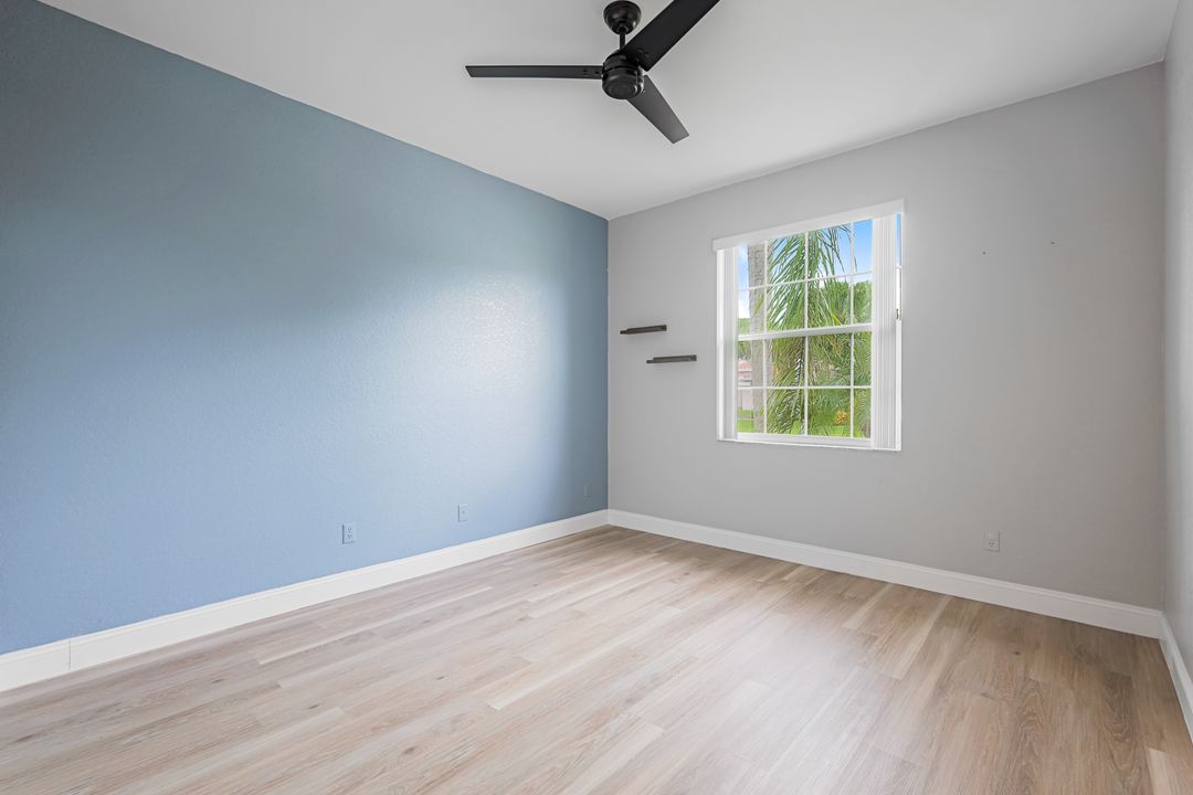 7488 Berkshire Pines Dr, Naples, FL 34104