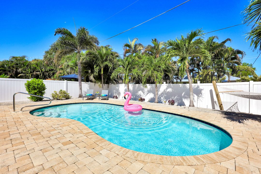 847 98th Ave N, Naples, FL 34108