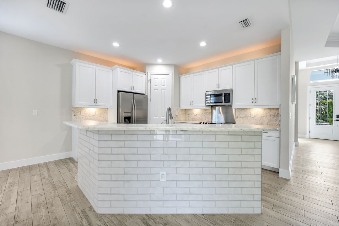 1371 Michigan Ave, Naples, FL 34103