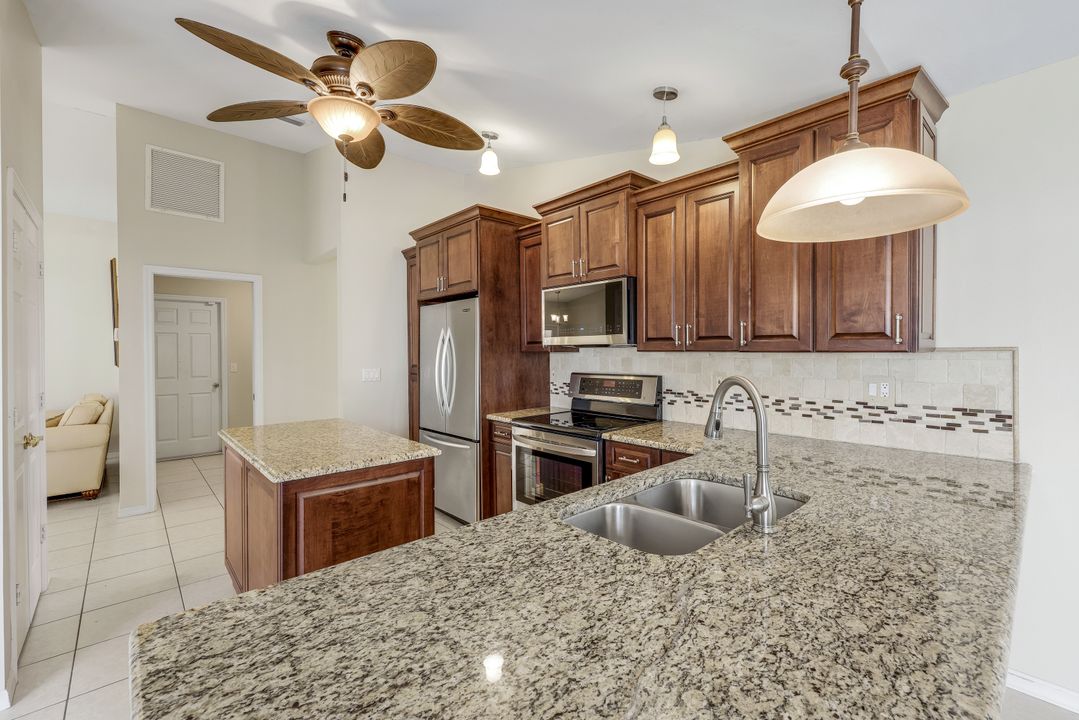 2513 Everest Pkwy, Cape Coral, FL 33904