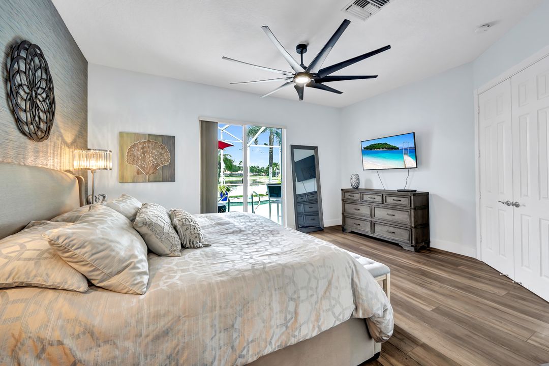 5441 Freeport Ln, Naples, FL 34119