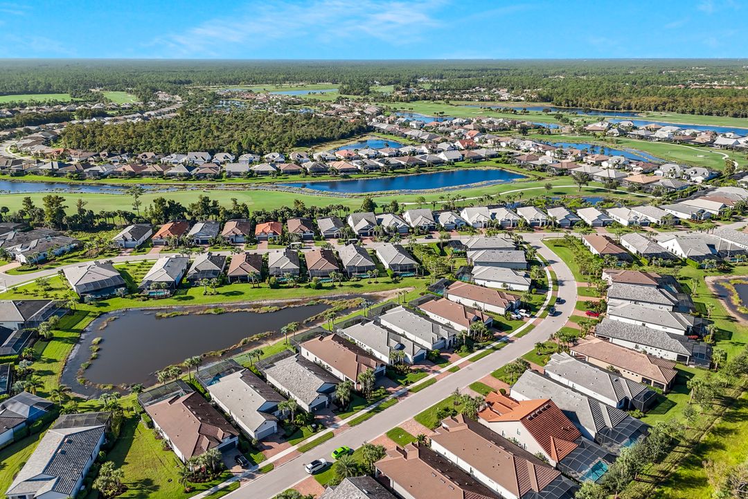 9815 Everglades Dr, Naples, FL 34120