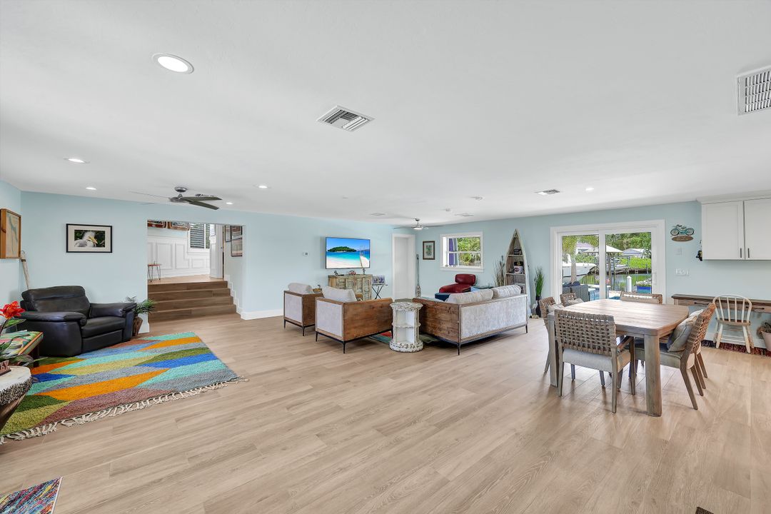 2631 Riverview Dr, Naples, FL 34112