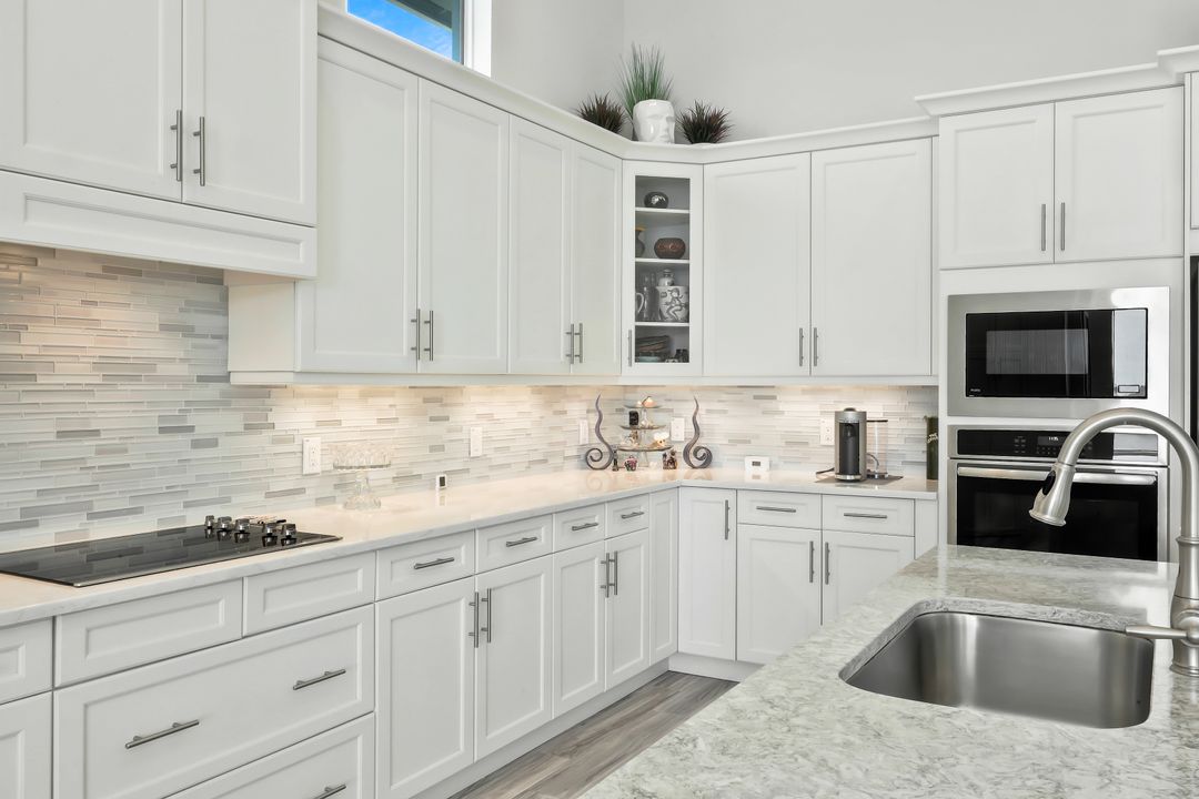 6072 Lucaya Wy, Naples, FL 34112