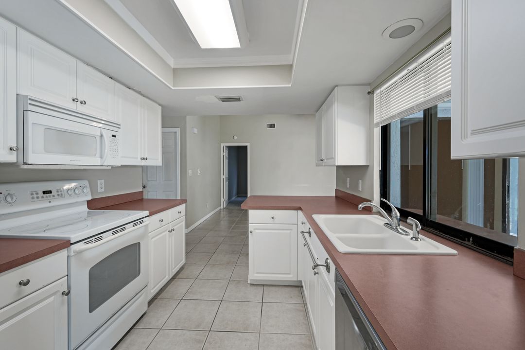 4530 Vincennes Blvd, Cape Coral, FL 33904