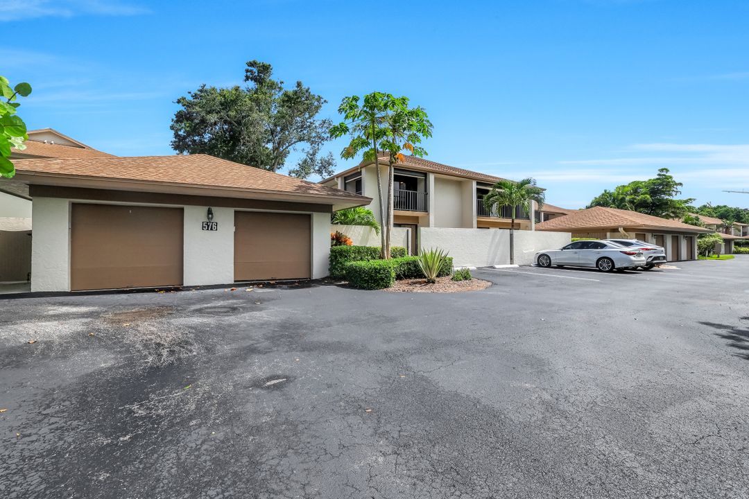576 Retreat Dr #201, Naples, FL 34110