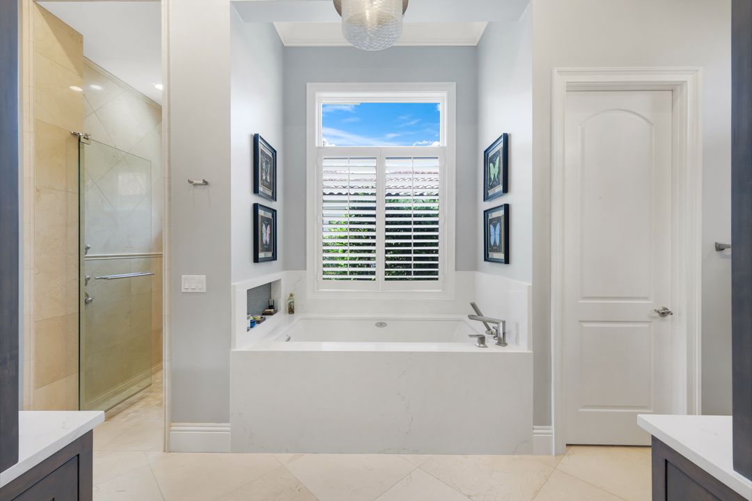 2558 Escada Ct, Naples, FL 34109