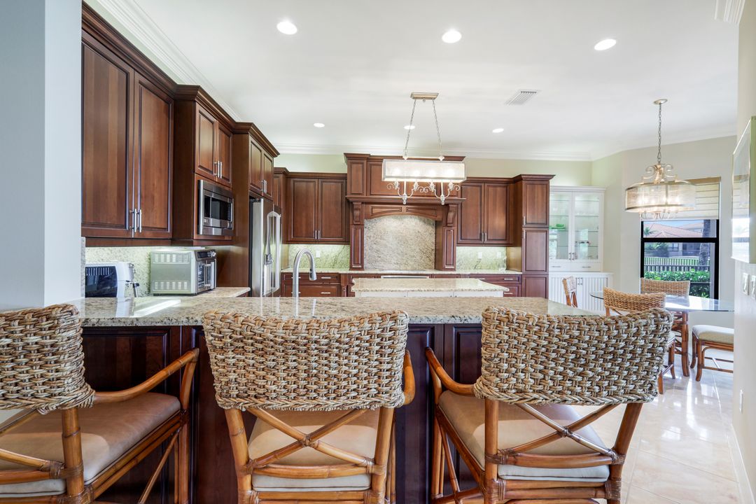 2915 Cinnamon Bay Cir, Naples, FL 34119