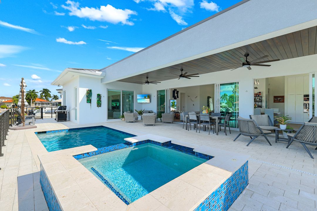 919 Juniper Ct, Marco Island, FL 34145