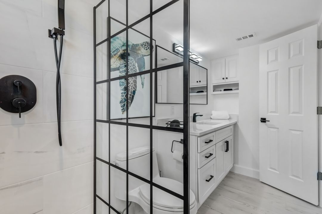 960 7th St S #105, Naples, FL 34102