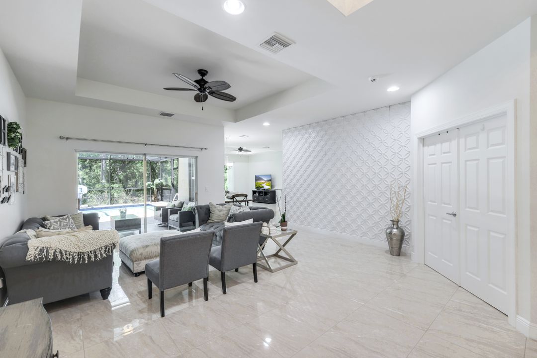 575 12th Ave NW, Naples, FL 34120
