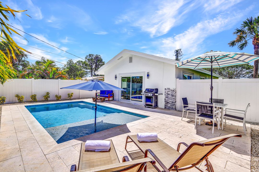 701 93rd Ave N, Naples, FL 34108