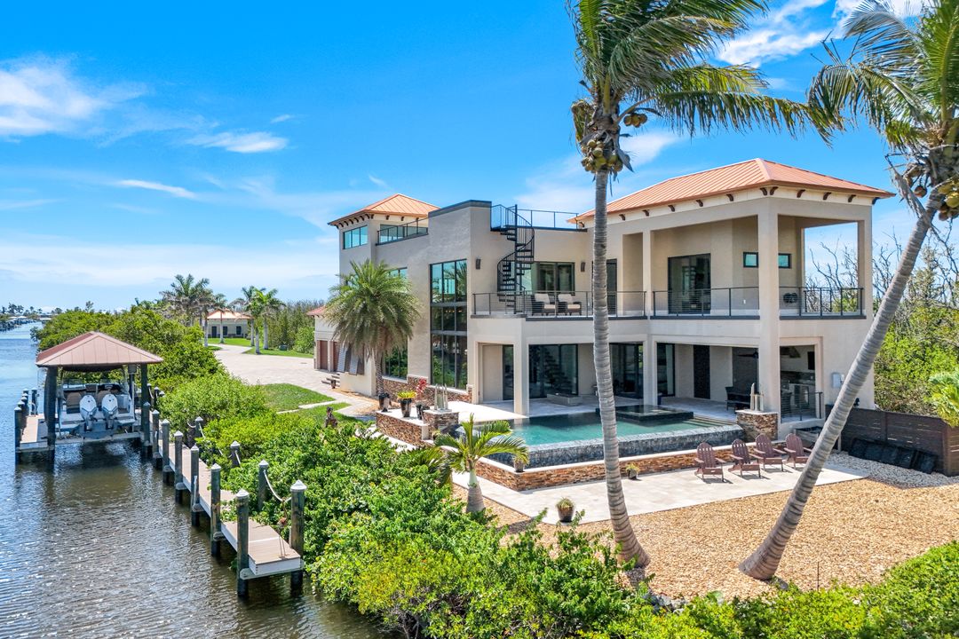 2755 Cussell Dr, Saint James City, FL 33956