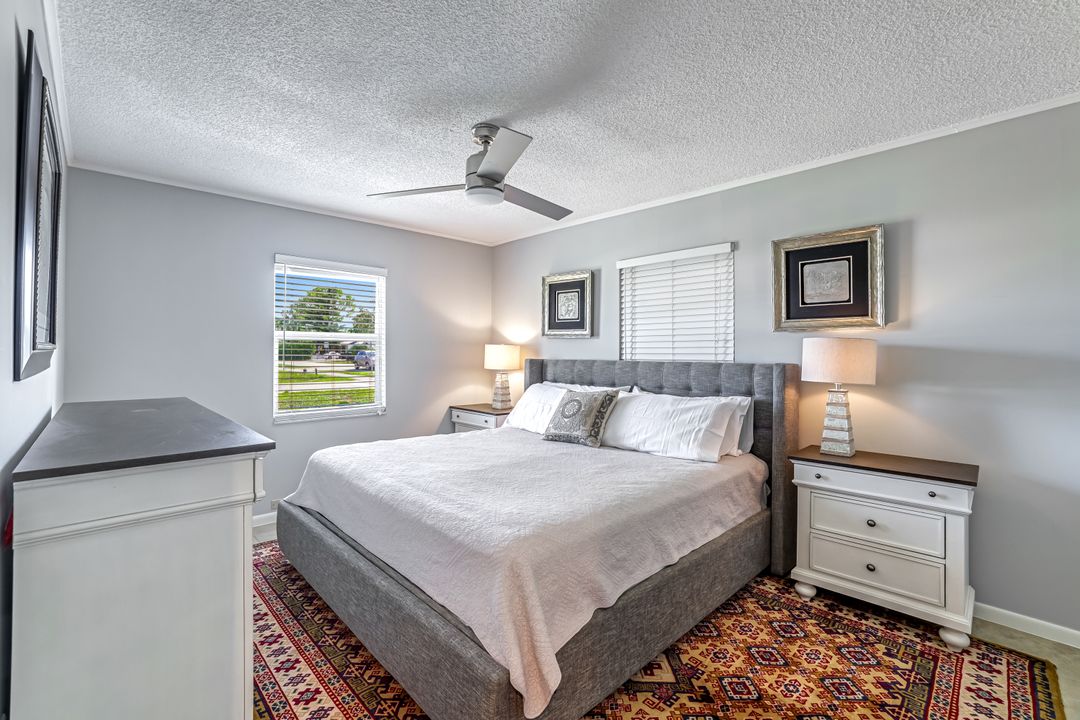 10095 7th St N #3, Naples, FL 34108