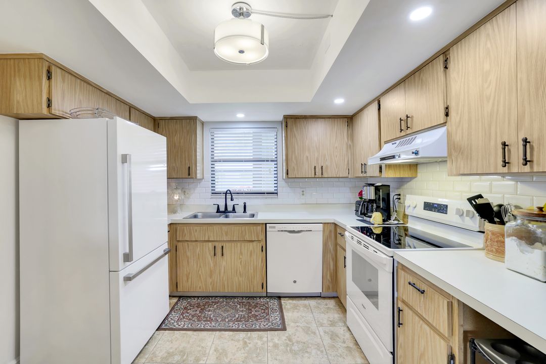 95 St Andrews Blvd #110, Naples, FL 34113