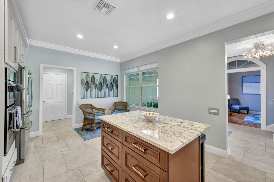 10339 Quail Crown Dr, Naples, FL 34119