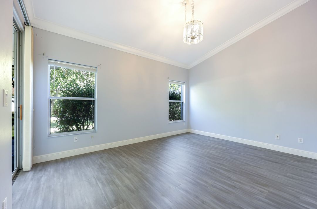 658 Lambton Ln, Naples, FL 34104