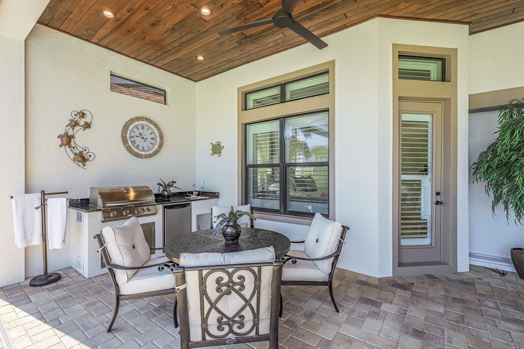 9071 Sorreno Ct, Naples, FL 34119