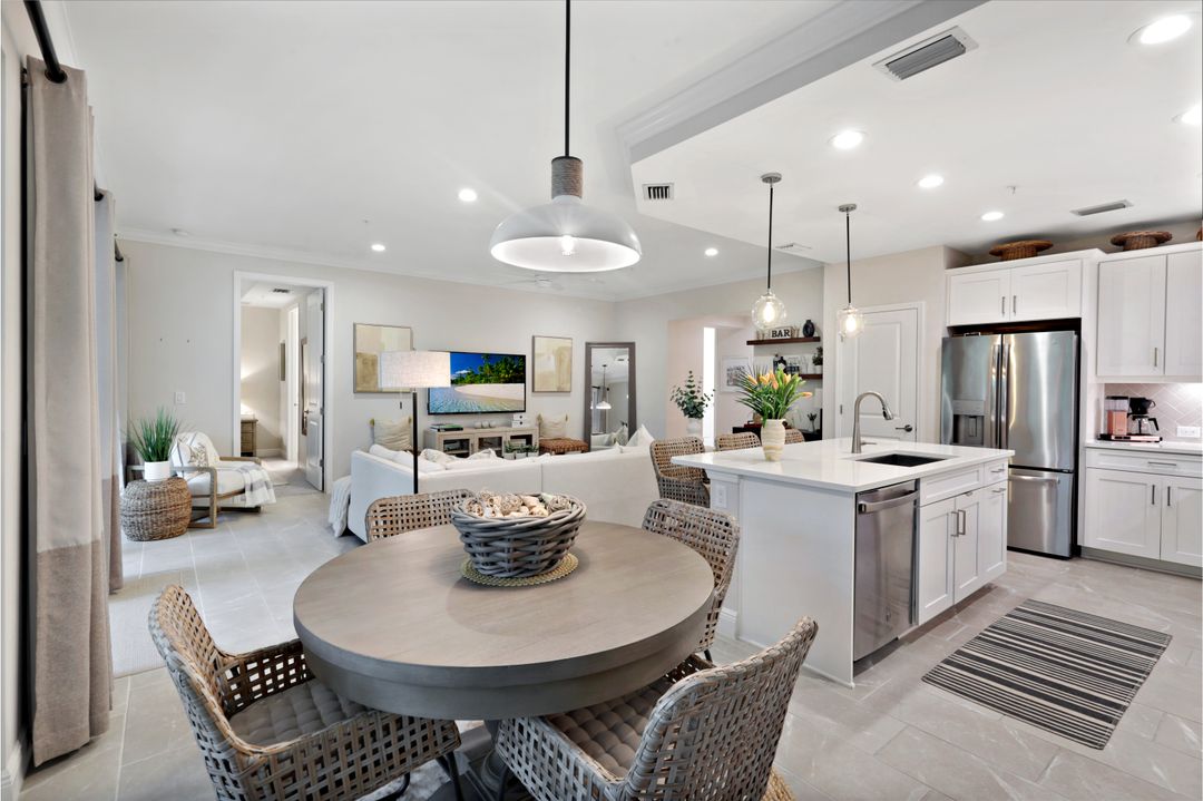 2542 Seychelles Dr #702, Naples, FL 34112