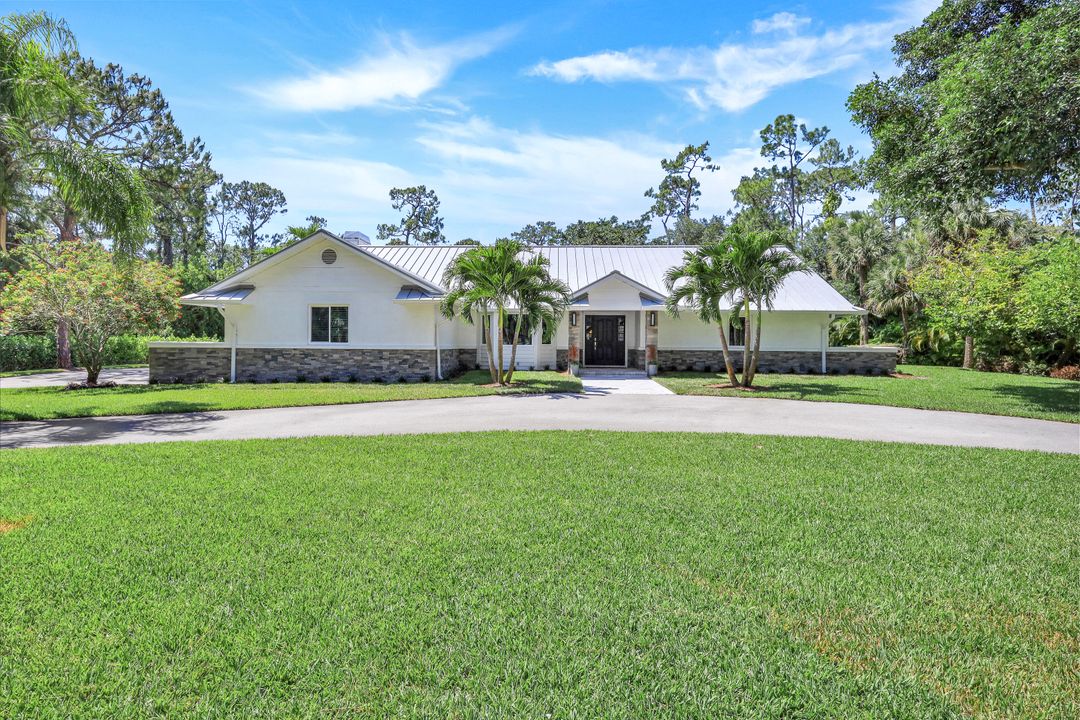 6010 Standing Oaks Ln, Naples, FL 34119