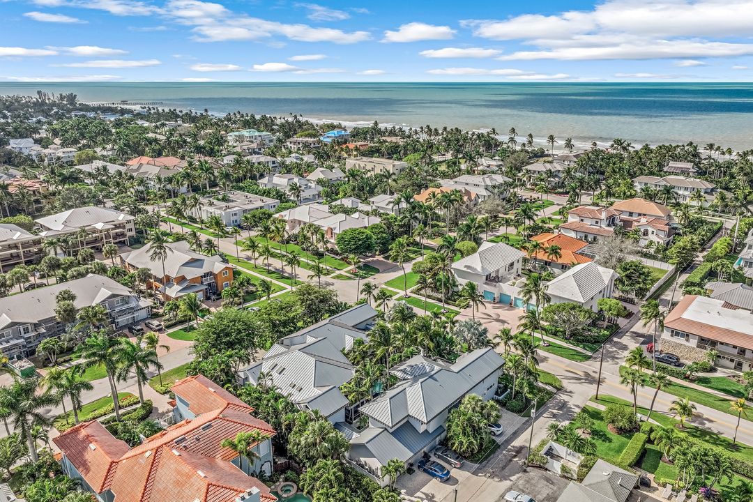 359 2nd St S, Naples, FL 34102
